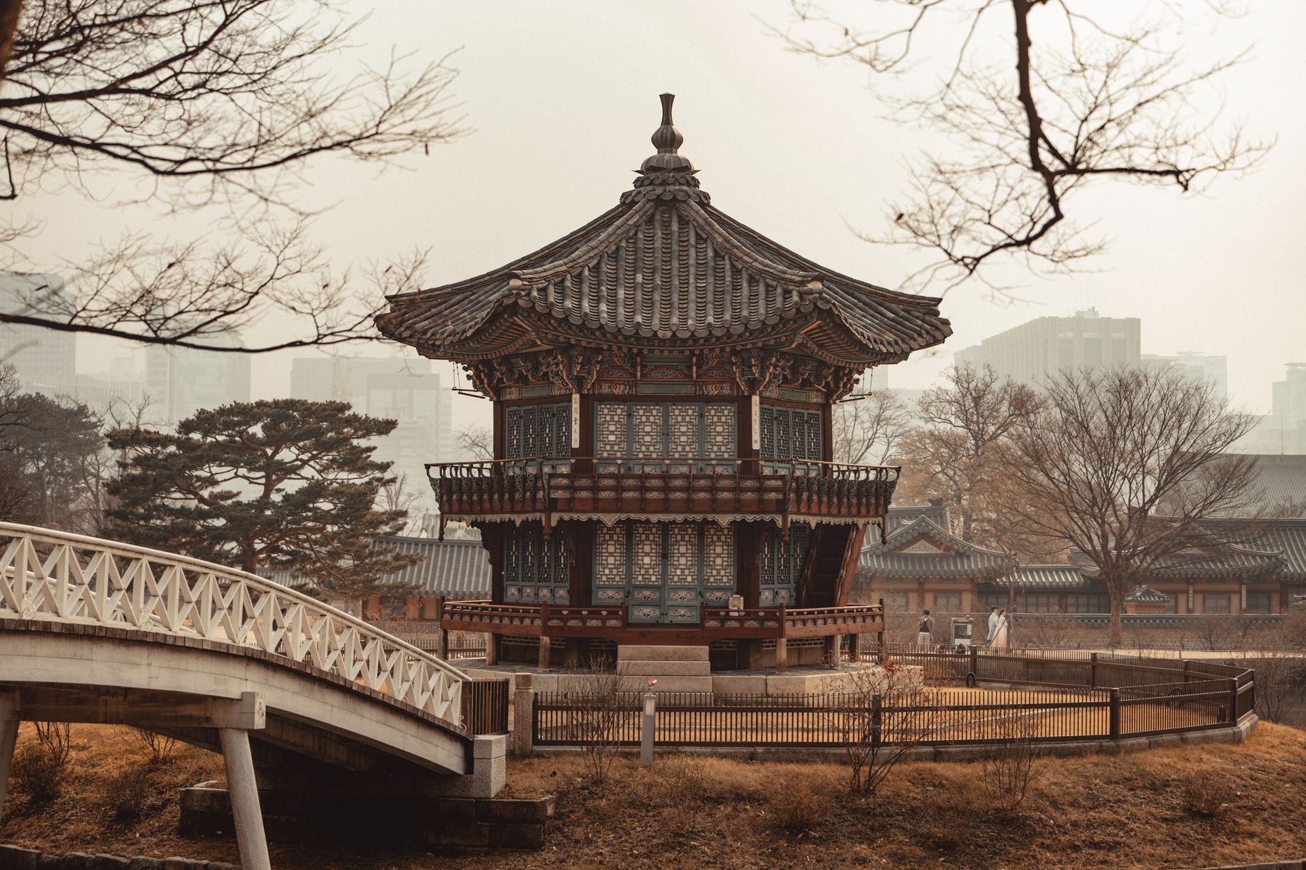 gyeongbokgung palace building in seoul